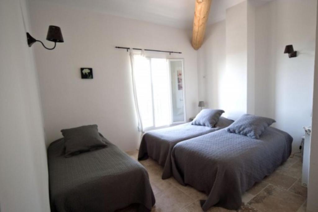 Maison D'Hotes Bastide St Victor A 2,5 Kilometres De Lourmarin Puyvert Rum bild