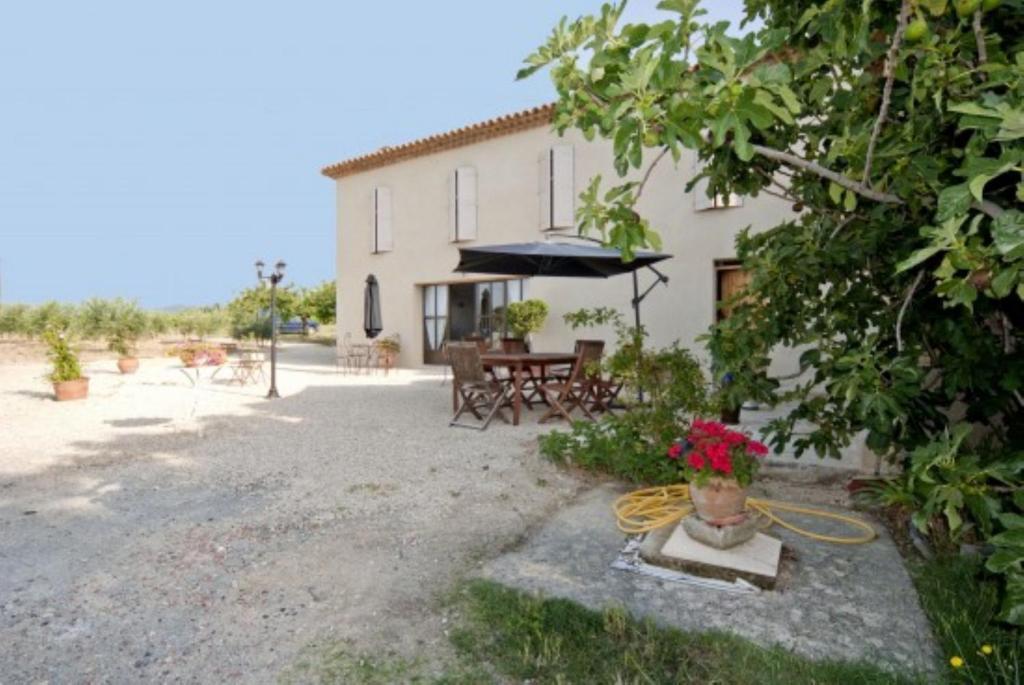 Maison D'Hotes Bastide St Victor A 2,5 Kilometres De Lourmarin Puyvert Rum bild